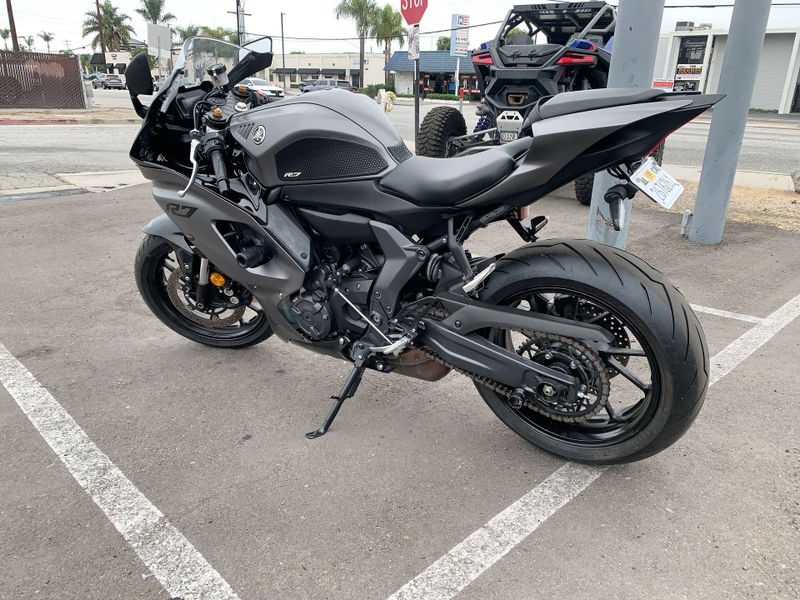 Used 2024 Yamaha YZF-R7 Image 10