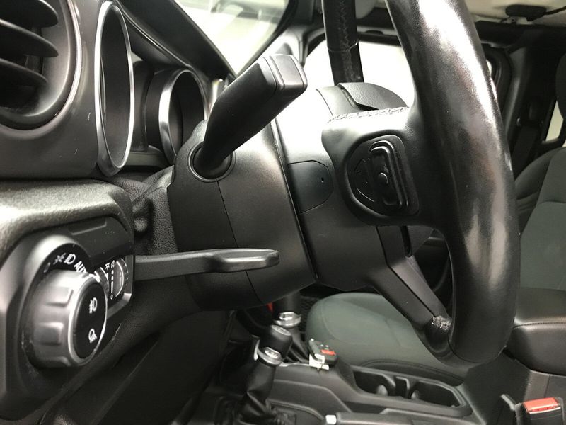 2021 Jeep Gladiator Willys photo 6
