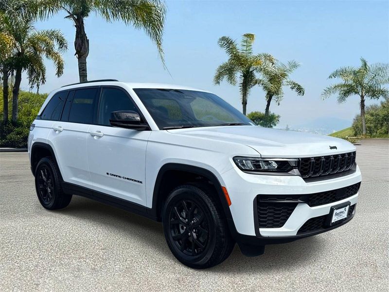 New 2026 Jeep Grand Cherokee Laredo Altitude 4x4