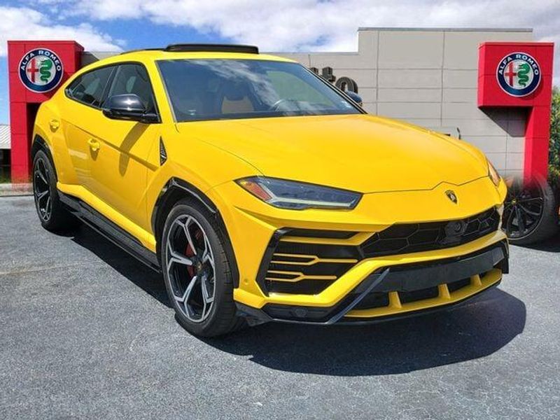 2019 Lamborghini Urus photo 3