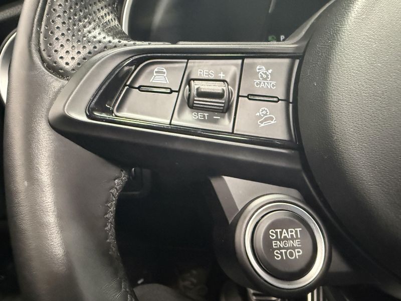 Used 2023 Alfa Romeo Stelvio Ti AWD w/Sunroof & NavImage 24