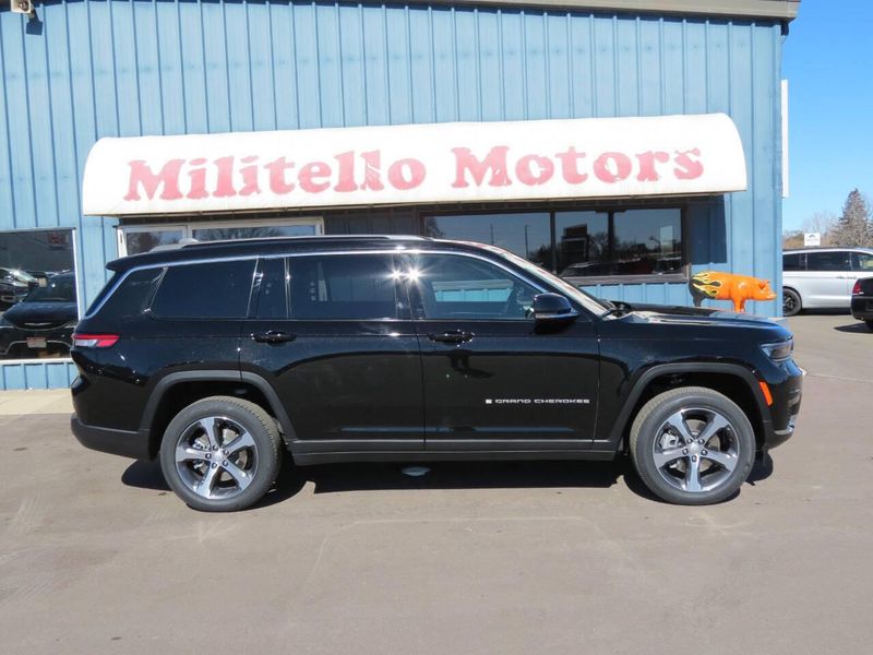 2025 Jeep Grand Cherokee L Limited 4x4Image 1