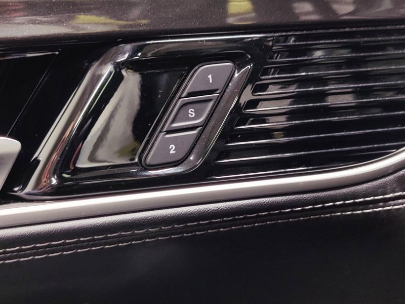 2023 Jeep Wagoneer 5.7L V6 4X4 w/Sunroof & NavImage 16