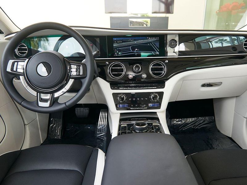 New 2026 Rolls-Royce Spectre Image 4