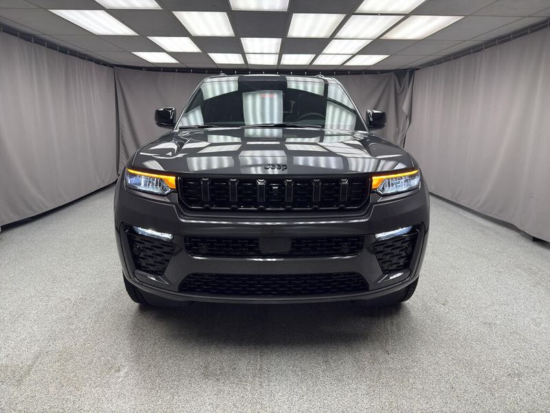 New 2026 Jeep Grand Cherokee L Limited Reserve 4x4Image 5
