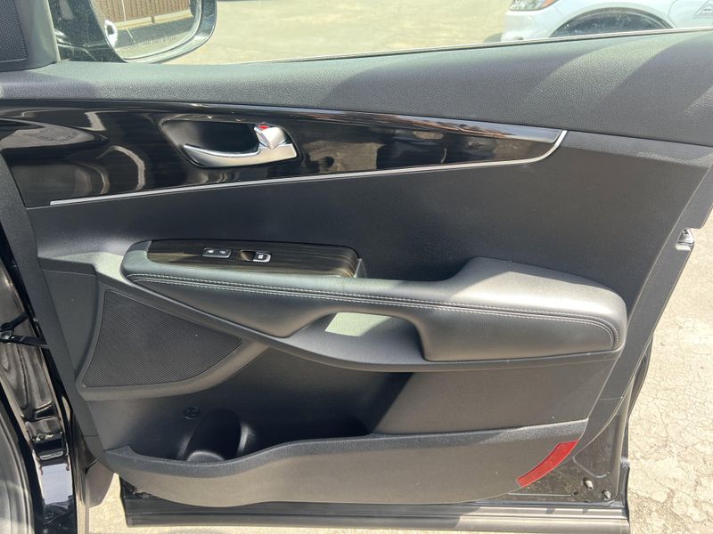 2019 Kia Sorento LXImage 24