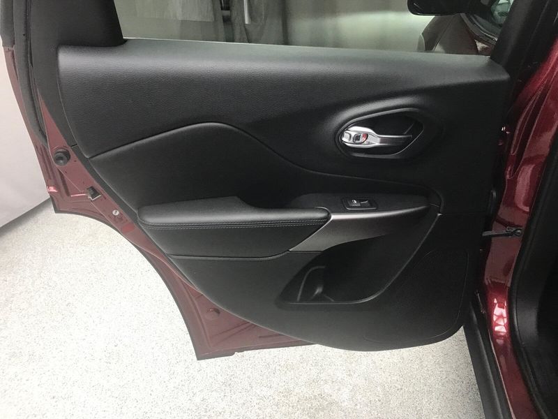 Used 2019 Jeep Cherokee Latitude PlusImage 8