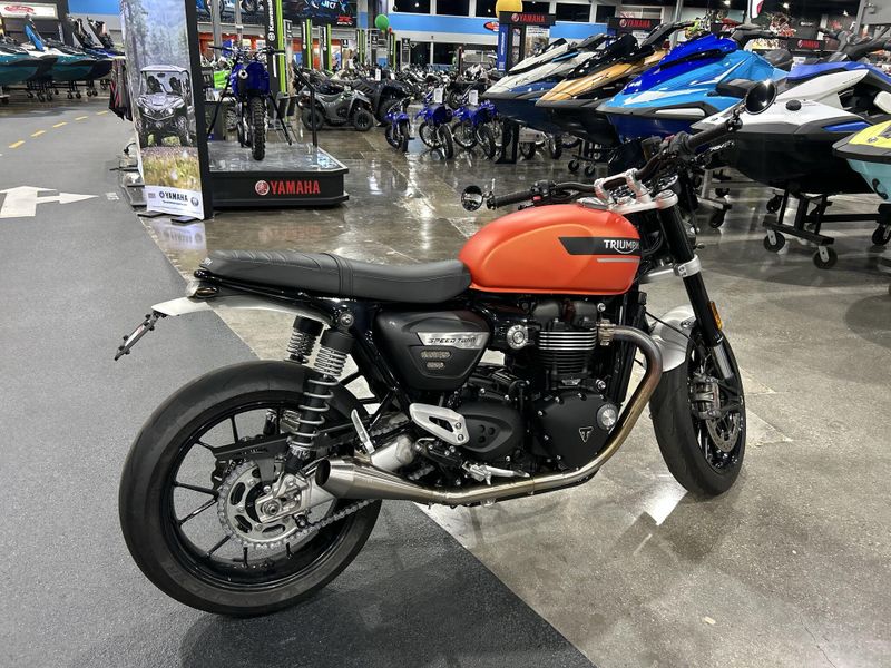 2023 Triumph SPEED TWIN 1200  in a MATTE BAJA ORANGE exterior color. Del Amo Motorsports of Redondo Beach (424) 390-7811 delamomotorsports.com 