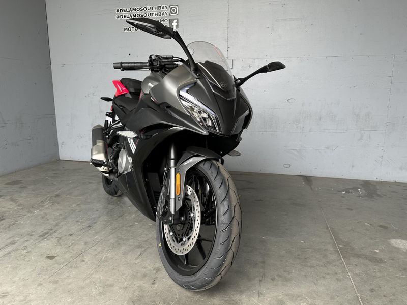 2025 CFMOTO 300SS Image 4