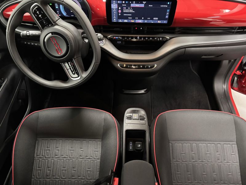 New 2024 Fiat 500e Inspi(red)Image 16