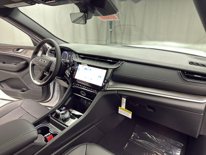 New 2026 Jeep Grand Cherokee Limited 4x4Image 16