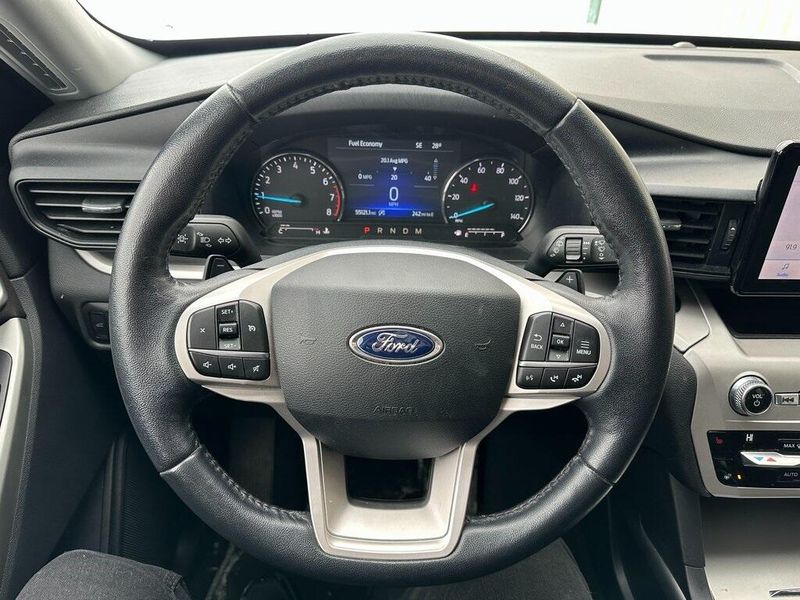 2020 Ford Explorer XLTImage 2