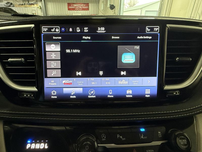 Used 2022 Chrysler Pacifica Touring LImage 28