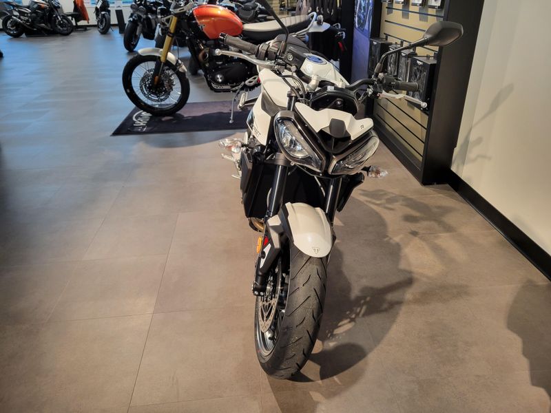 New 2025 Triumph STREET TRIPLE 765 R 