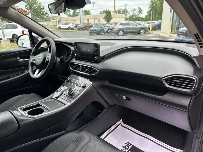 2022 Hyundai Santa Fe SELImage 17