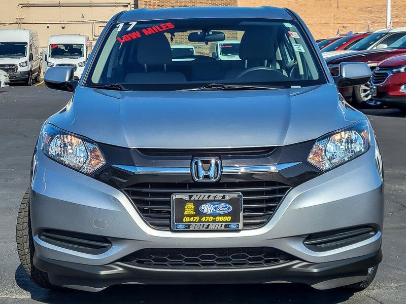 2017 Honda HR-V LX photo 3