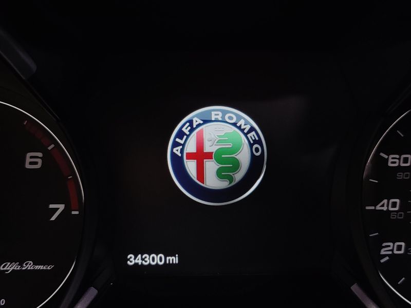 Used 2023 Alfa Romeo Stelvio Veloce AWD w/Sunroof & NavImage 29