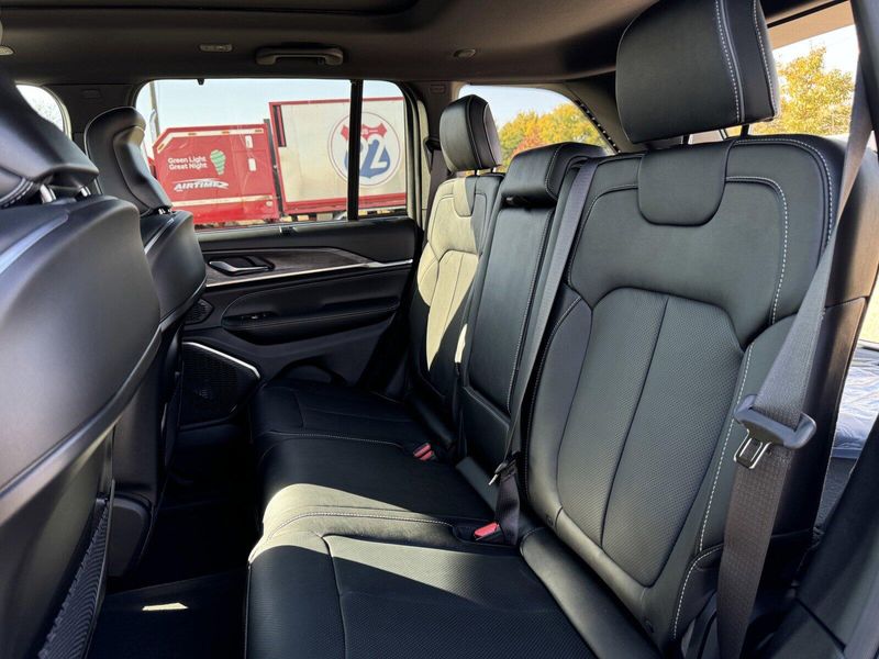 2025 Jeep Grand Cherokee OverlandImage 12