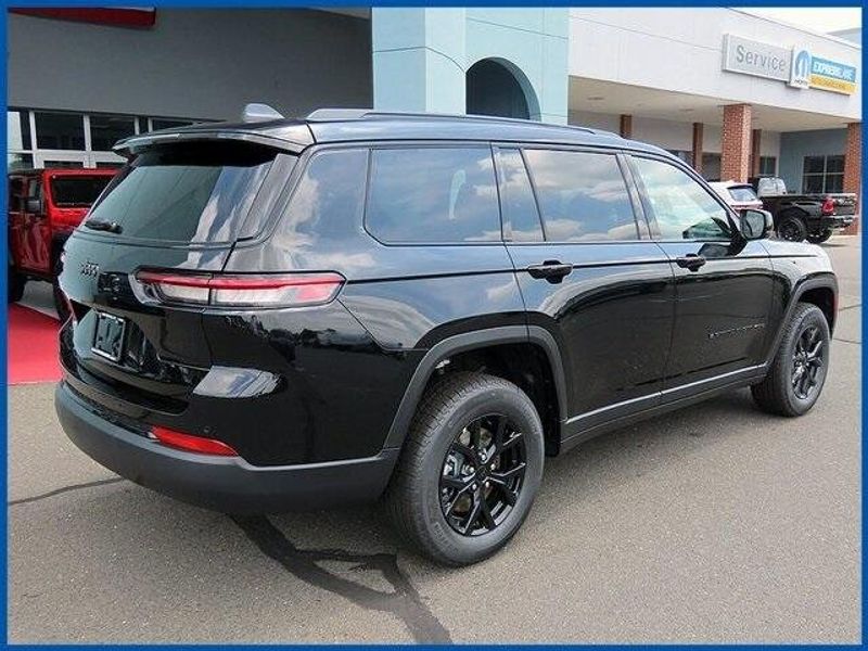 New 2025 Jeep Grand Cherokee Altitude XImage 7
