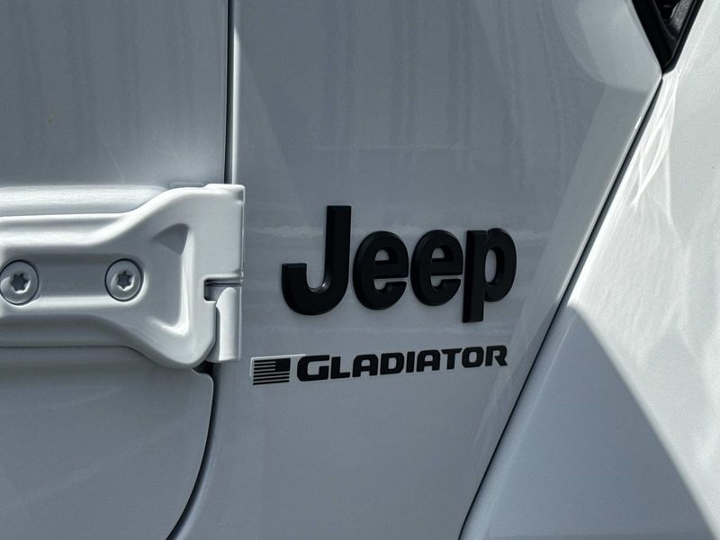 New 2026 Jeep Gladiator Sport S 4x4