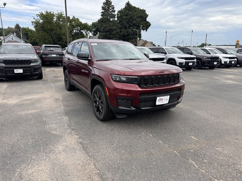 2024 Jeep Grand Cherokee L Altitude X 4x4Image 2