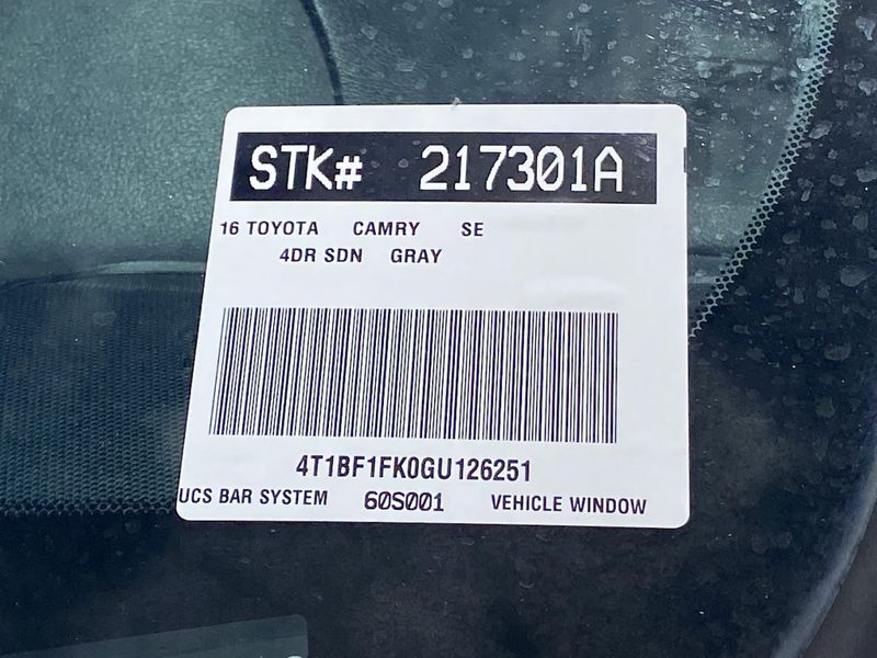 2016 Toyota Camry SEImage 31
