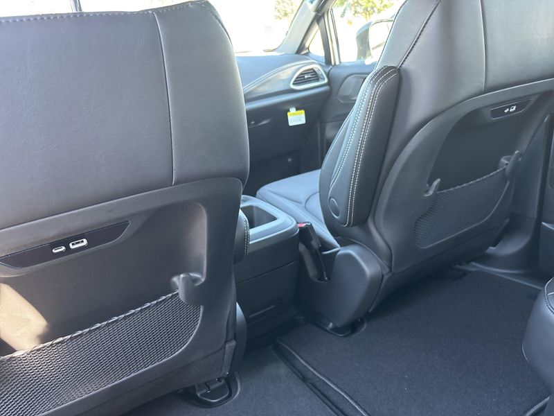 New 2026 Chrysler Pacifica SelectImage 19