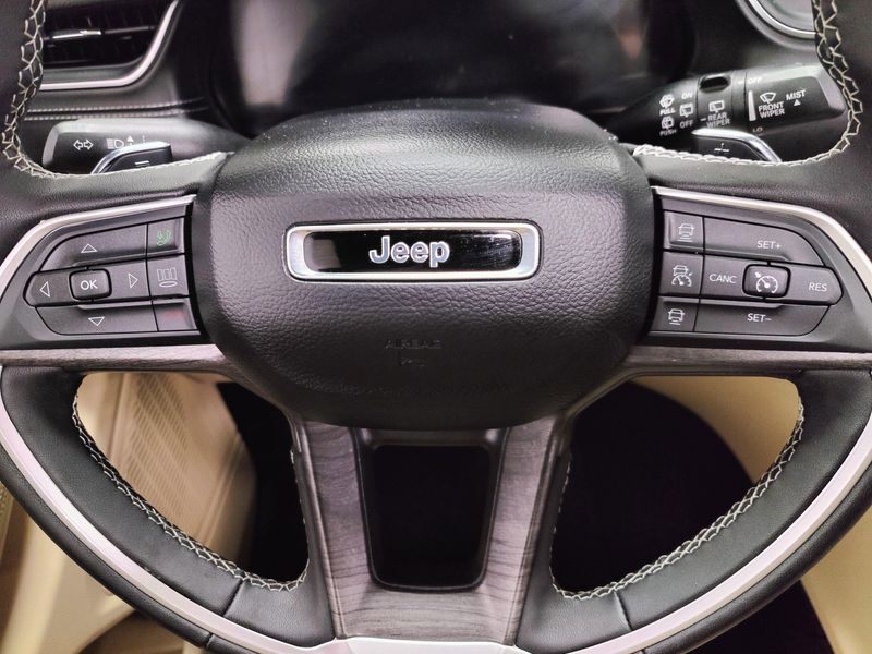 Used 2024 Jeep Grand Cherokee Limited Black 4X4 w/SunroofImage 28