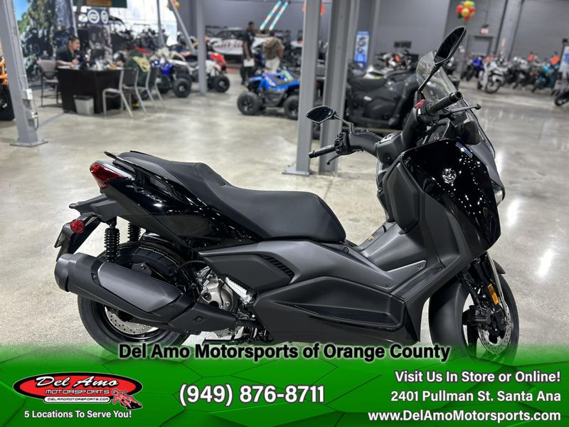 2025 Yamaha Xmax Image 1