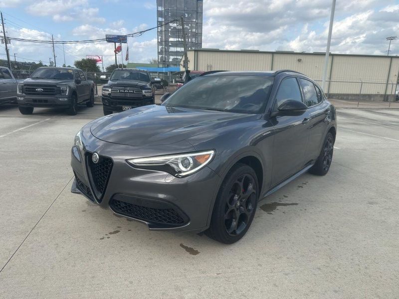 Used 2022 Alfa Romeo Stelvio VeloceImage 1
