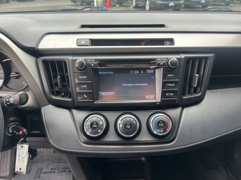 2016 Toyota RAV4 LEImage 14