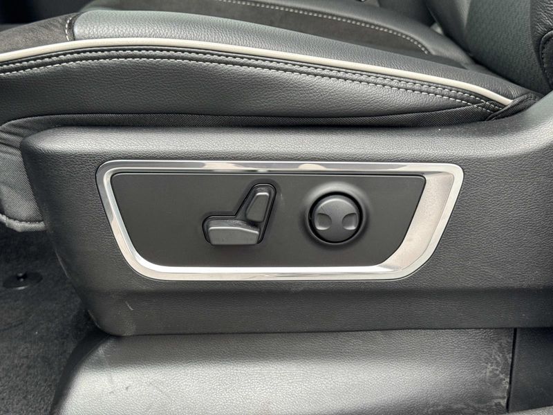 New 2026 RAM 1500 Laramie Crew Cab 4x2 5'7' Box