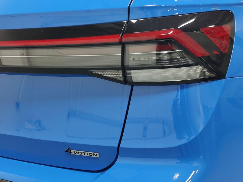 2025 Volkswagen Taos SE photo 3