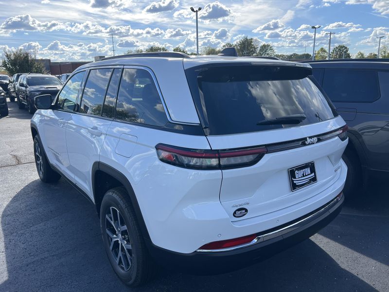 New 2025 Jeep Grand Cherokee Limited 4x4Image 9