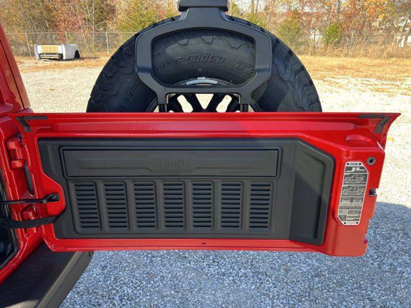 New 2026 Jeep Wrangler 4-door Rubicon XImage 19