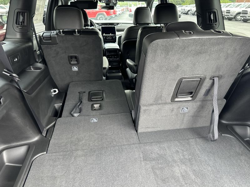 2025 Jeep Grand Cherokee L Limited 4x4Image 13