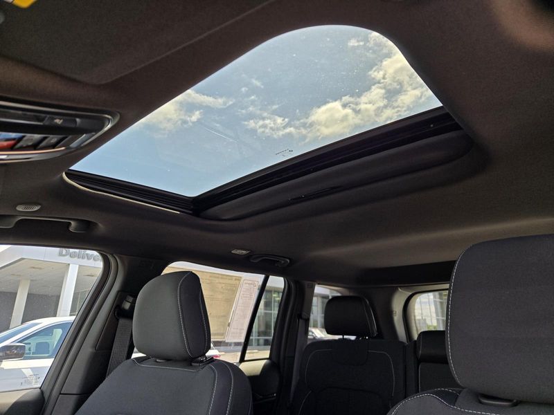 New 2026 Jeep Grand Cherokee Laredo X 4x2