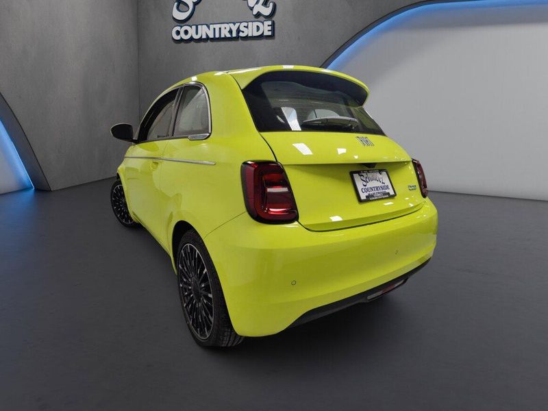New 2025 Fiat 500e IconaImage 7