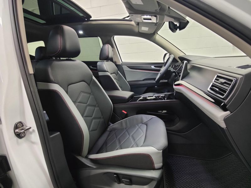 Used 2024 Volkswagen Atlas AWD Peak Edition SEL w/Sunroof/NavImage 6