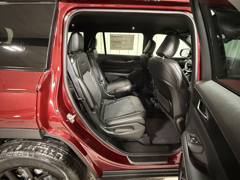New 2025 Jeep Grand Cherokee L Altitude 4x4Image 11