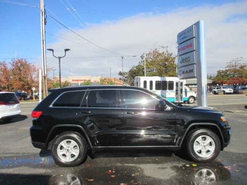 Used 2017 Jeep Grand Cherokee LaredoImage 6