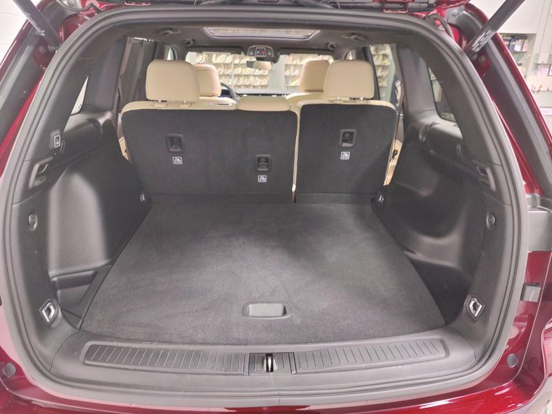 2024 Jeep Grand Cherokee Limited 4x4 w/Sunroof/Lux techImage 17