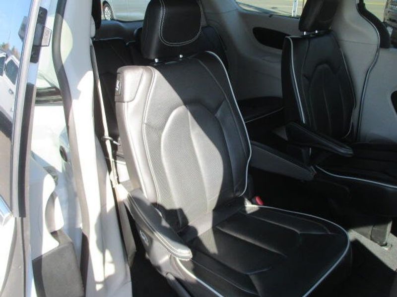 Used 2023 Chrysler Pacifica LimitedImage 29