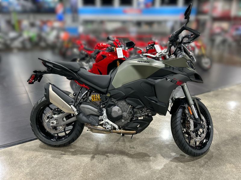 2025 Ducati MULTISTRADA V2 S Image 10