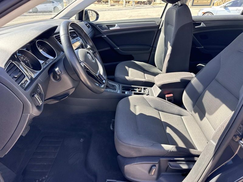Used 2018 Volkswagen e-Golf 4-Door SE