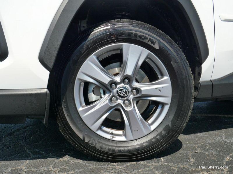 2024 Toyota RAV4 Hybrid LE photo 19