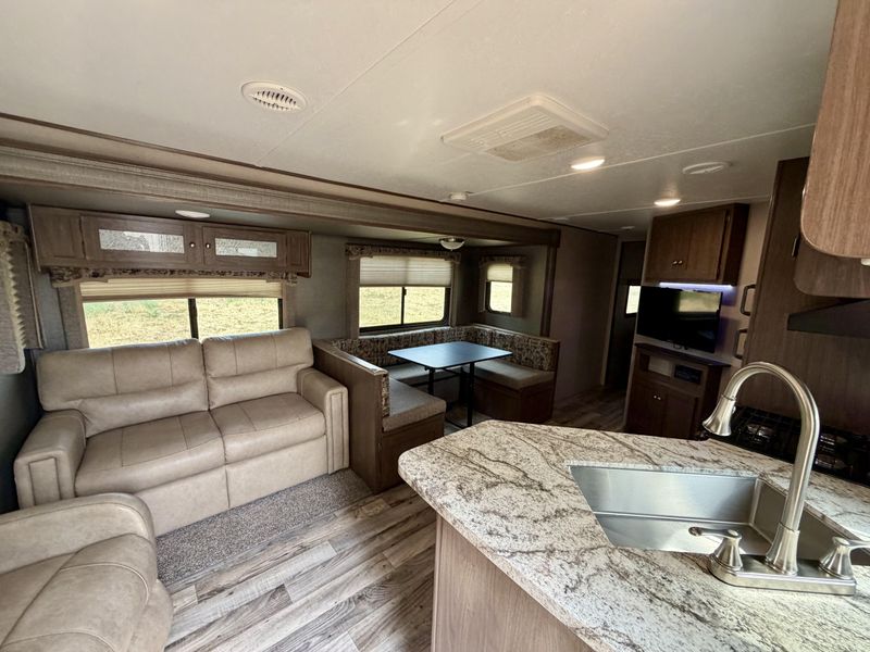 Used 2018 KEYSTONE HIDEOUT 26RLSWE Image 5