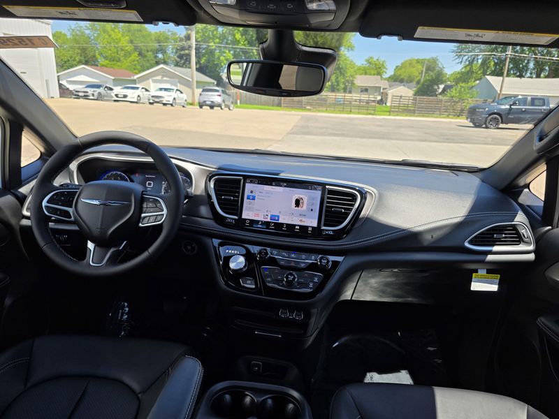 New 2025 Chrysler Pacifica SelectImage 20