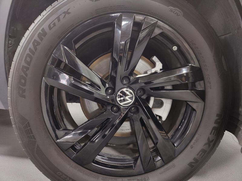 Used 2025 Volkswagen Atlas Cross Sport SEL R-Line Black AWD w/Sunroof/NavImage 9