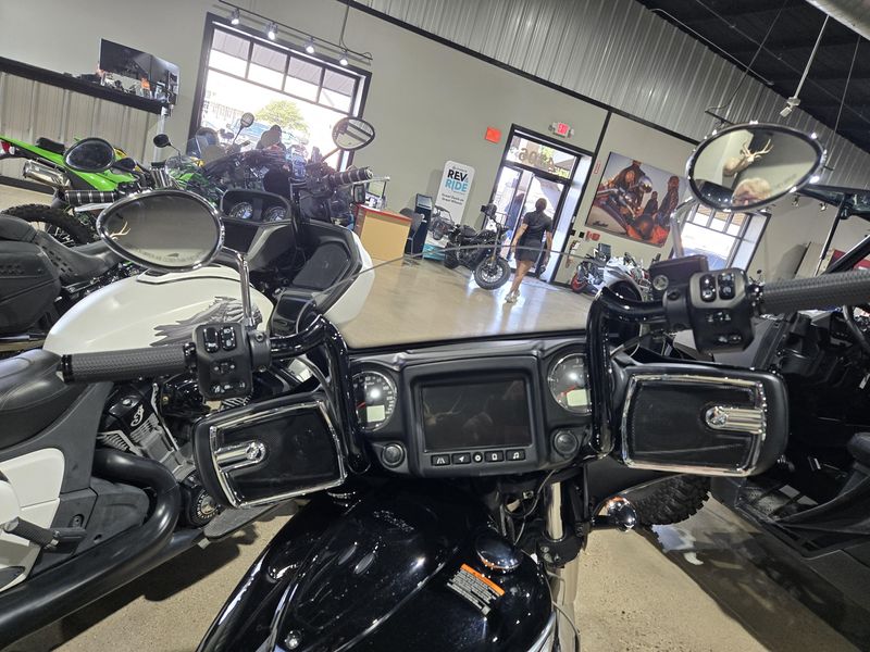 Used 2022 Indian Motorcycle CHIEFTAIN BLACK METALLIC 49ST BASE Image 11